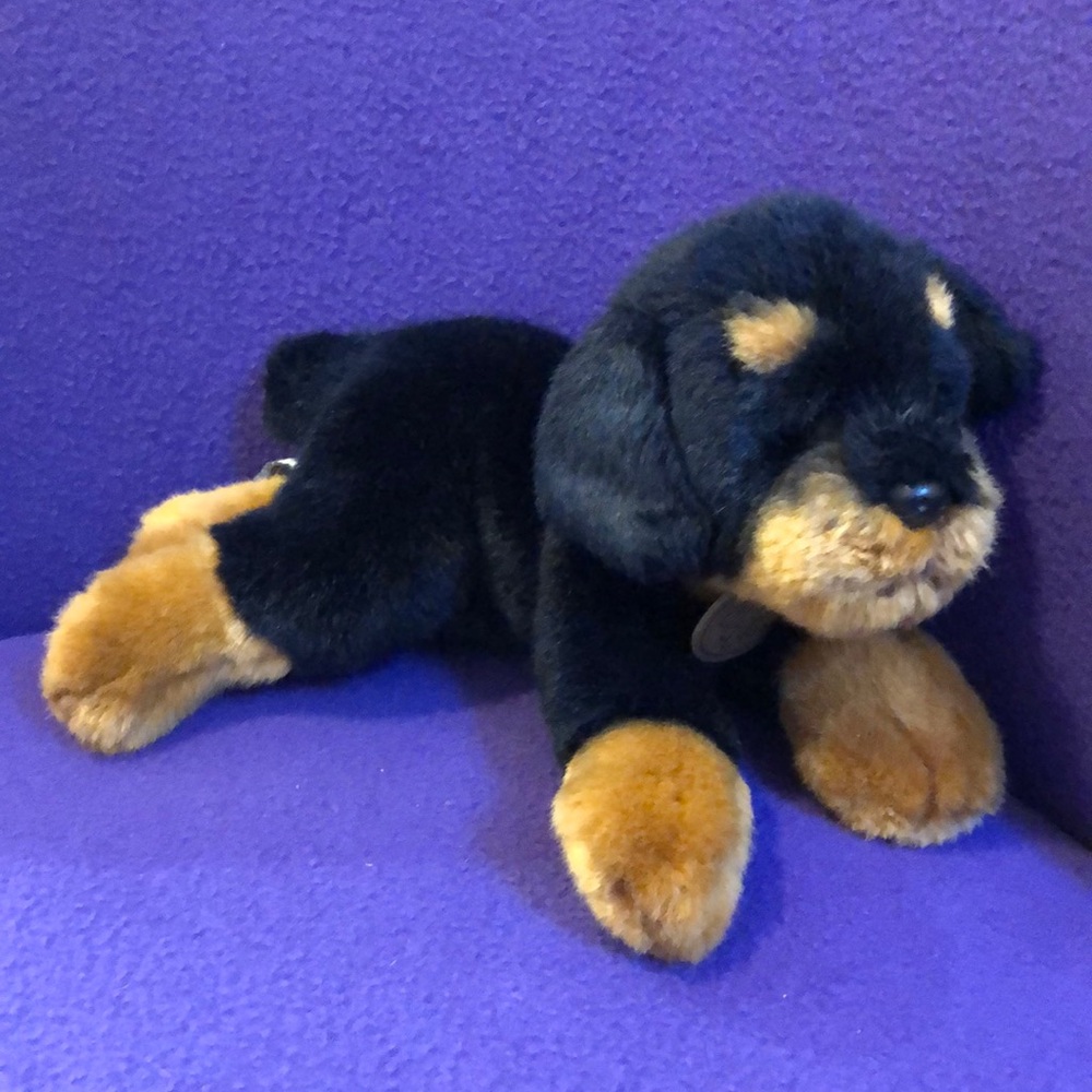 🛍️5/$20🛍️EUC Russ Berrie Yomiko Classics “Rottweiler”.